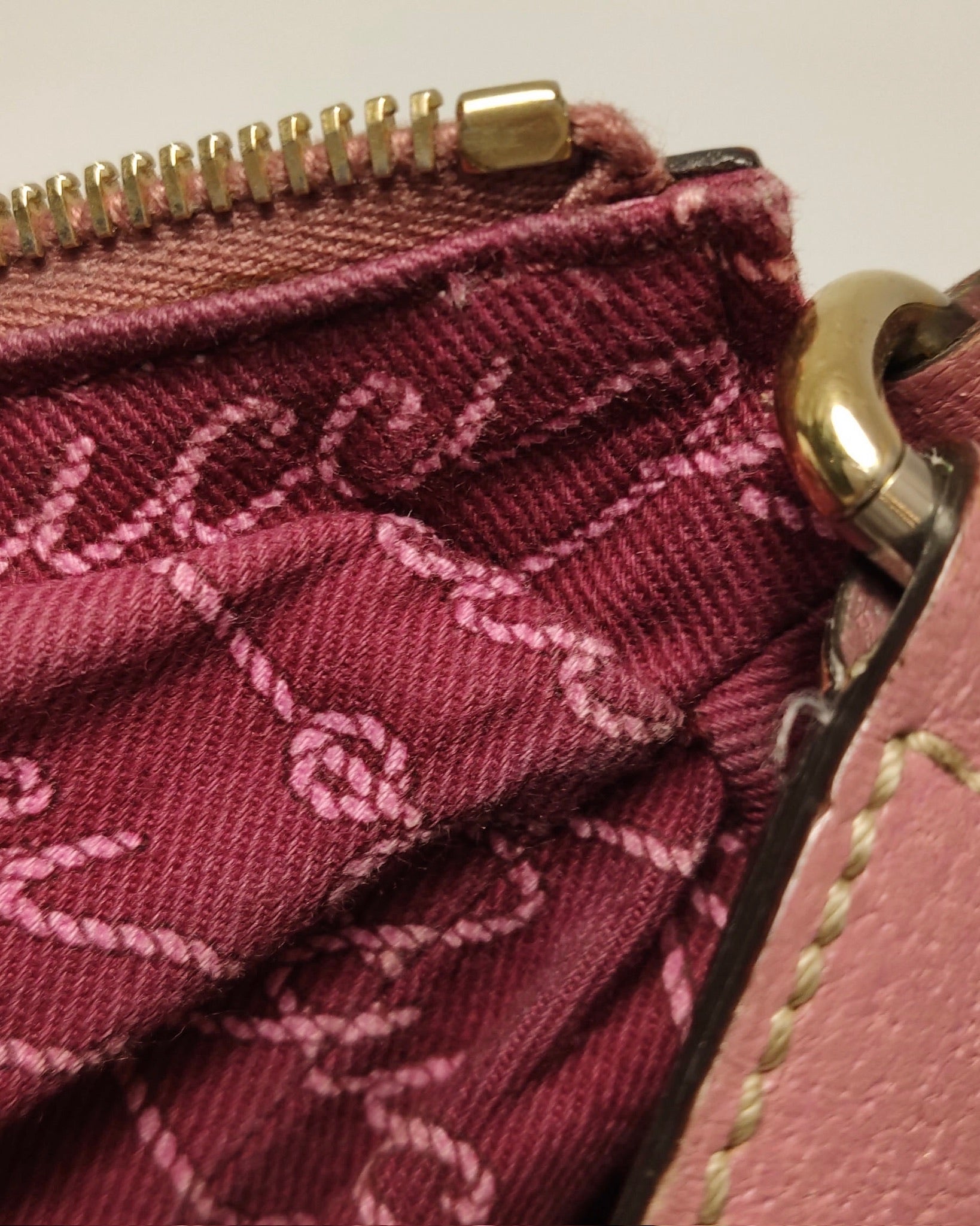 Gucci Hobo Bag Pink Details