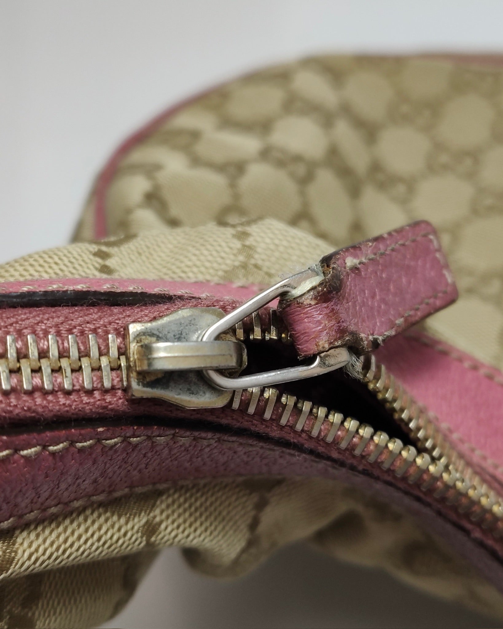 Gucci Hobo Bag Pink Details