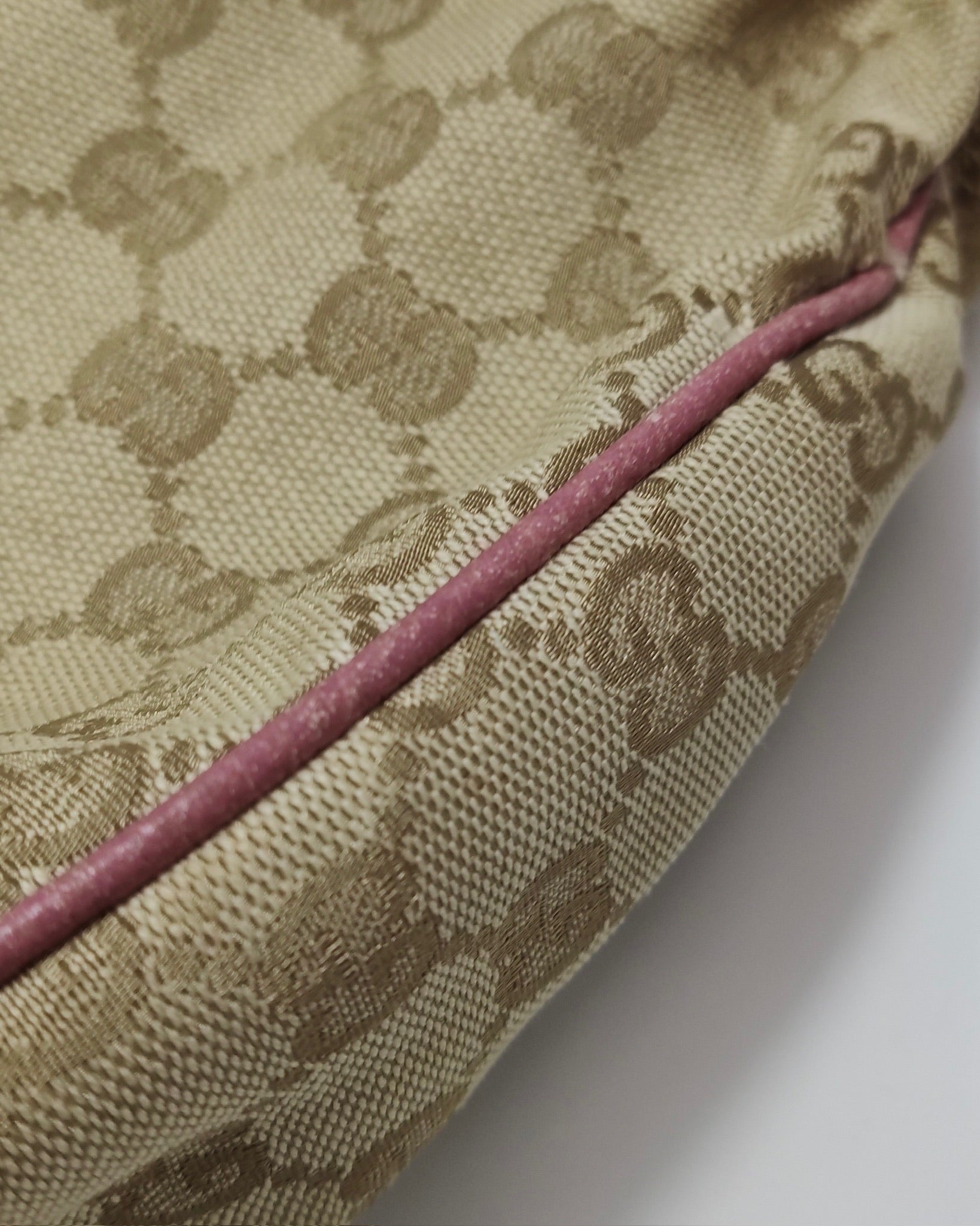 Gucci Hobo Bag Pink Details